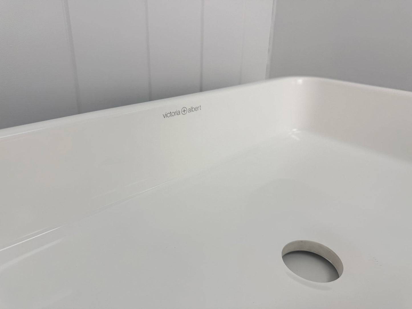 Victoria + Albert Edge 45 Basin Gloss Black