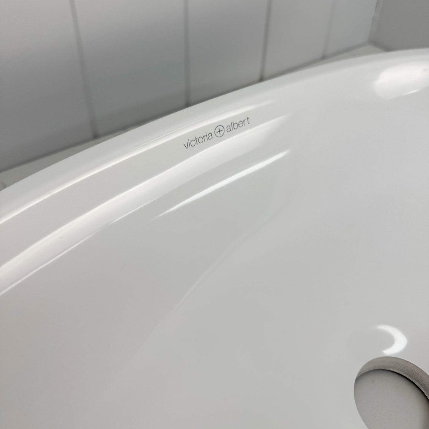 Victoria + Albert Cabrits 55 Basin Gloss Black