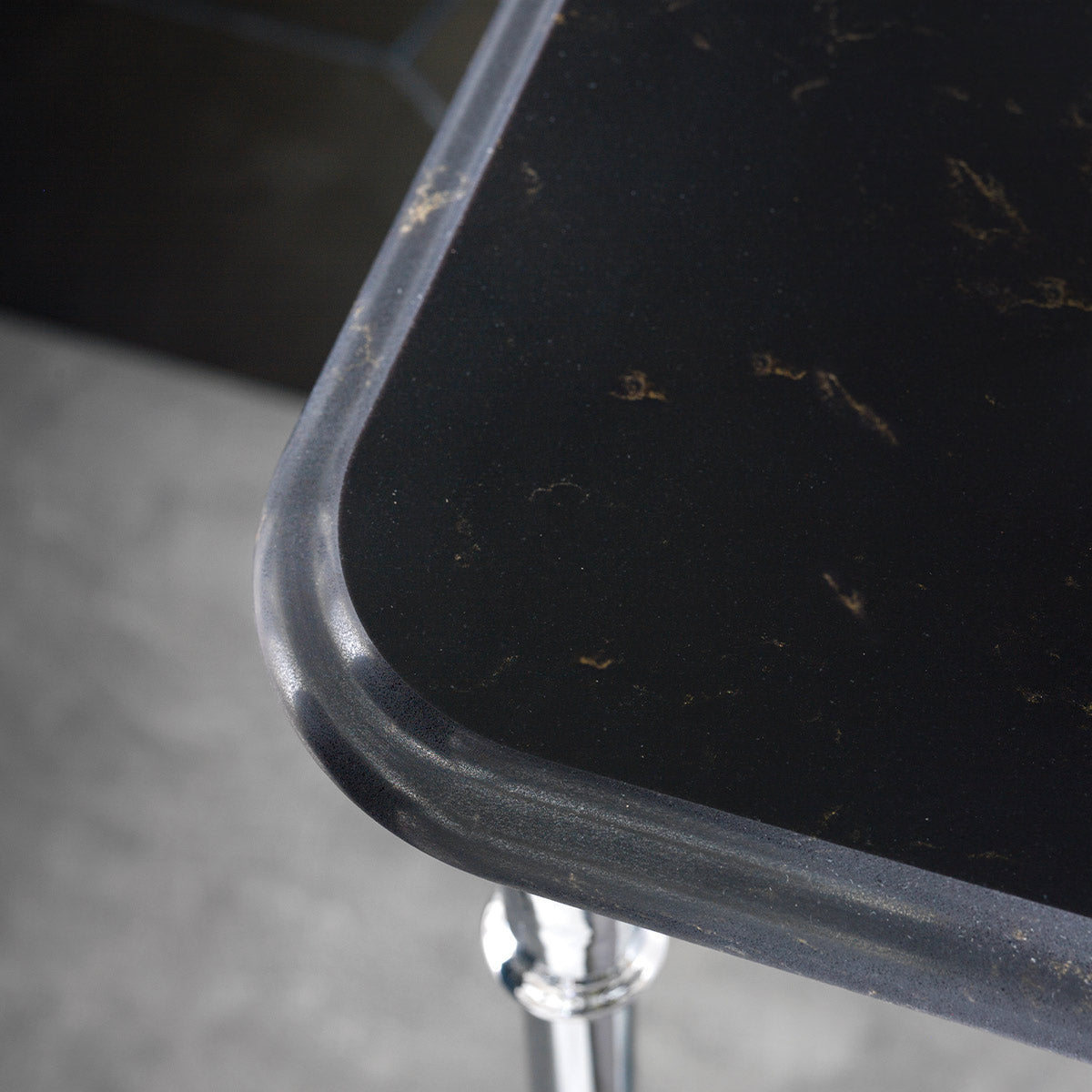 Victoria + Albert Metallo 61 Quartz Washstand