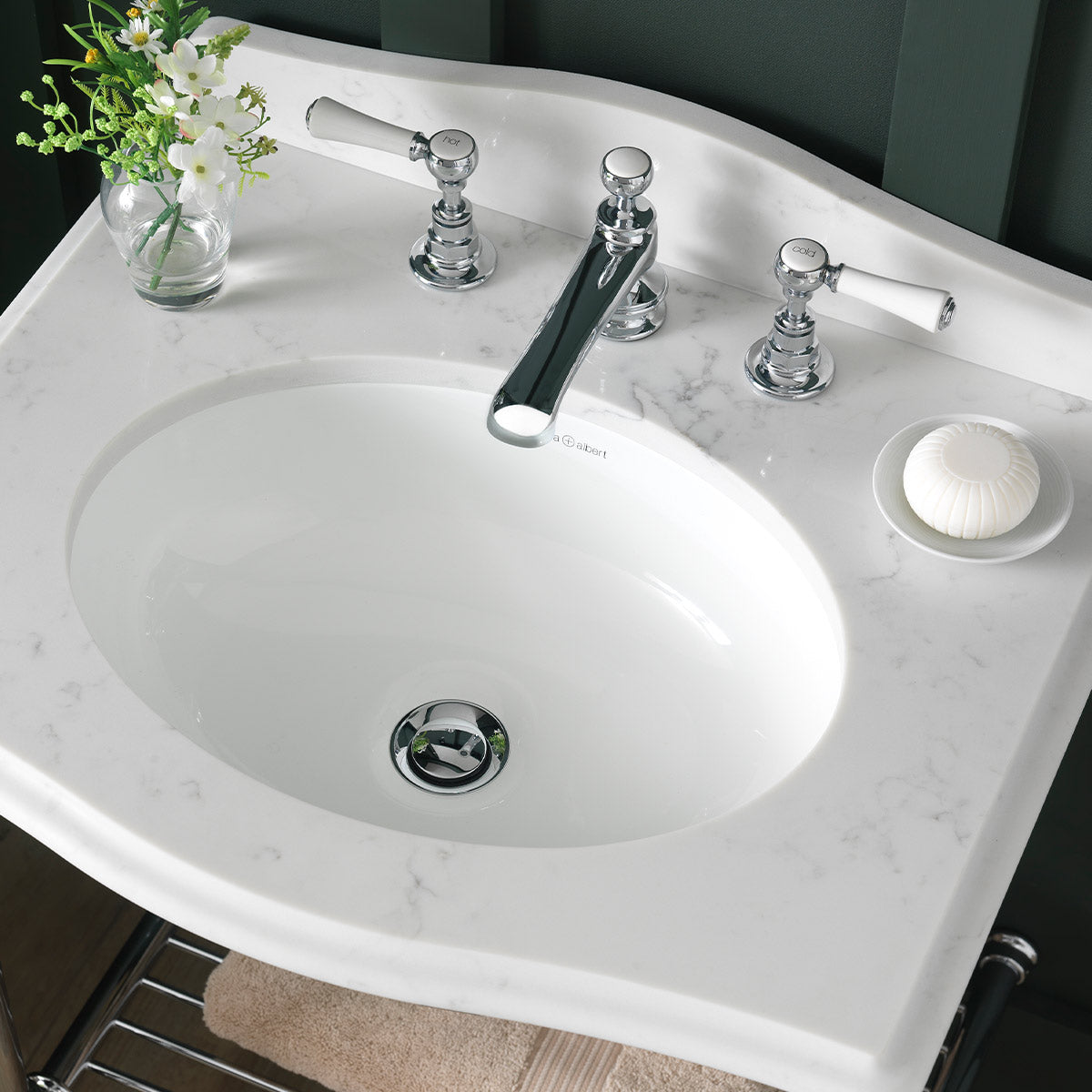 Victoria + Albert Metallo 61 Quartz Washstand